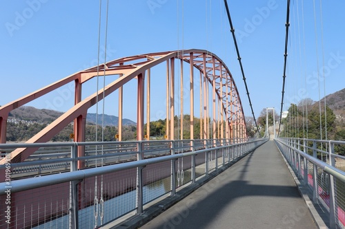 三井大橋と三井そよかぜ橋（神奈川県相模原市） © sirius