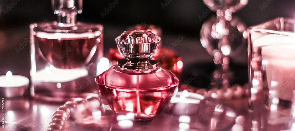 Perfume bottle and vintage fragrance on glamour vanity table at night, pearls jewellery and eau de parfum as holiday gift, luxury beauty brand present - obrazy, fototapety, plakaty 