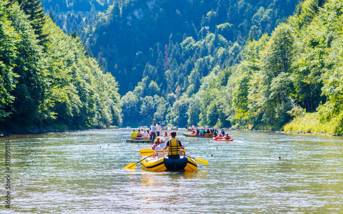 Canvastavla Traditional rafting on the Dunajec River on wooden boats