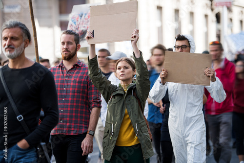 Foto People with placards and posters on global strike for climate change