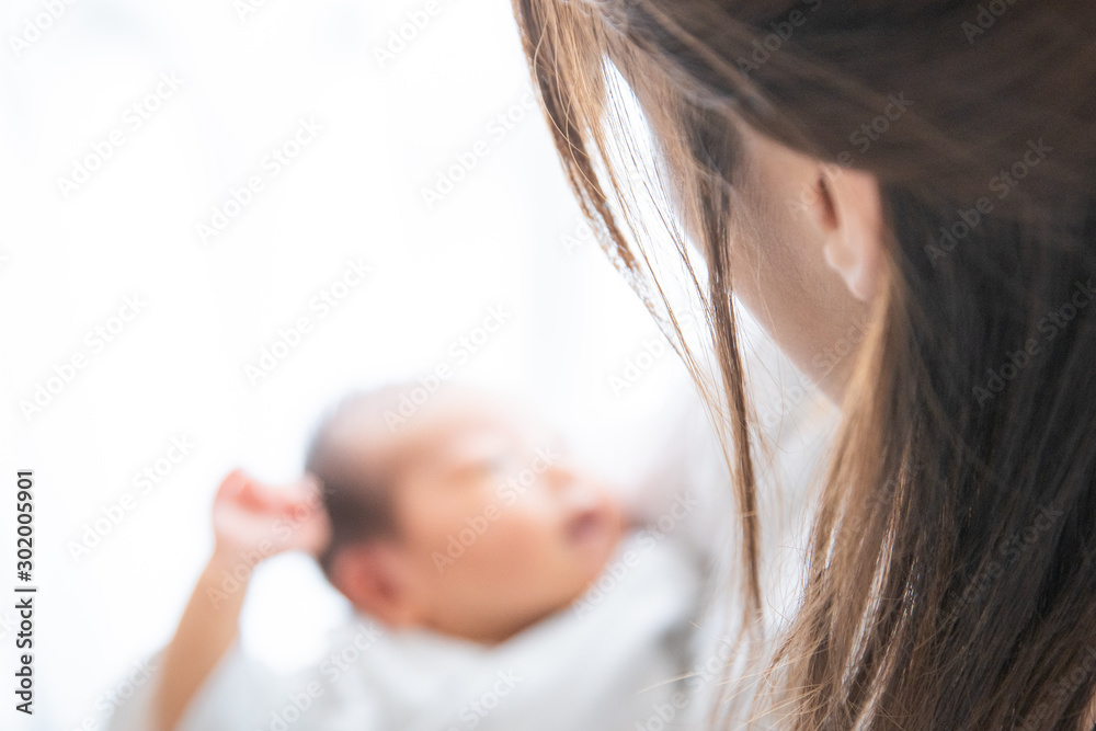 新生児（0歳0ヶ月）とお母さん