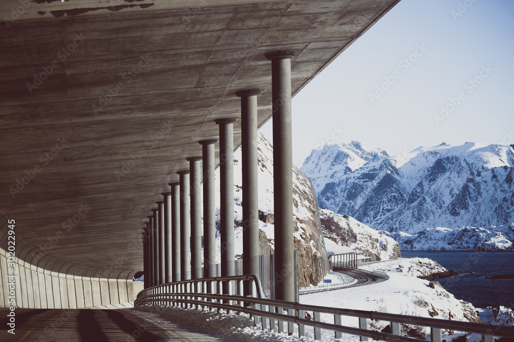 Fototapeta tunel norweskich gór