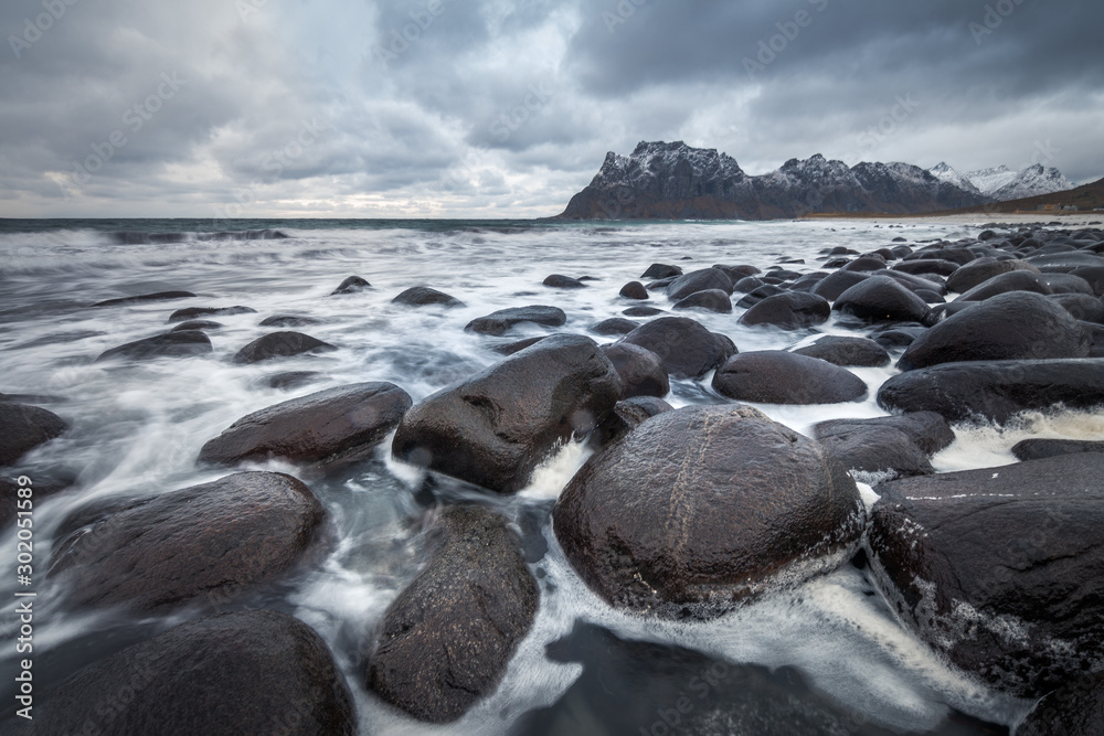 Obraz premium amazing uttakleiv beach at lofoten islands