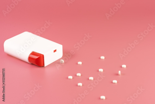 sweetener tablets on pink background