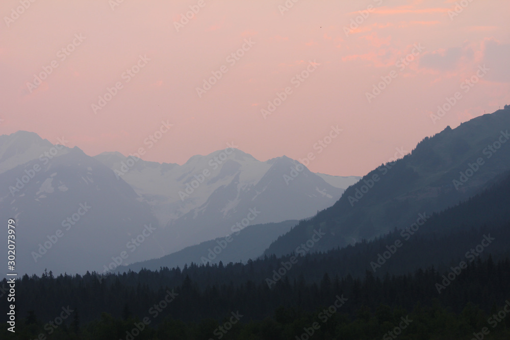 Obraz premium Hazy sunrise Turnagain Arm, Alaska