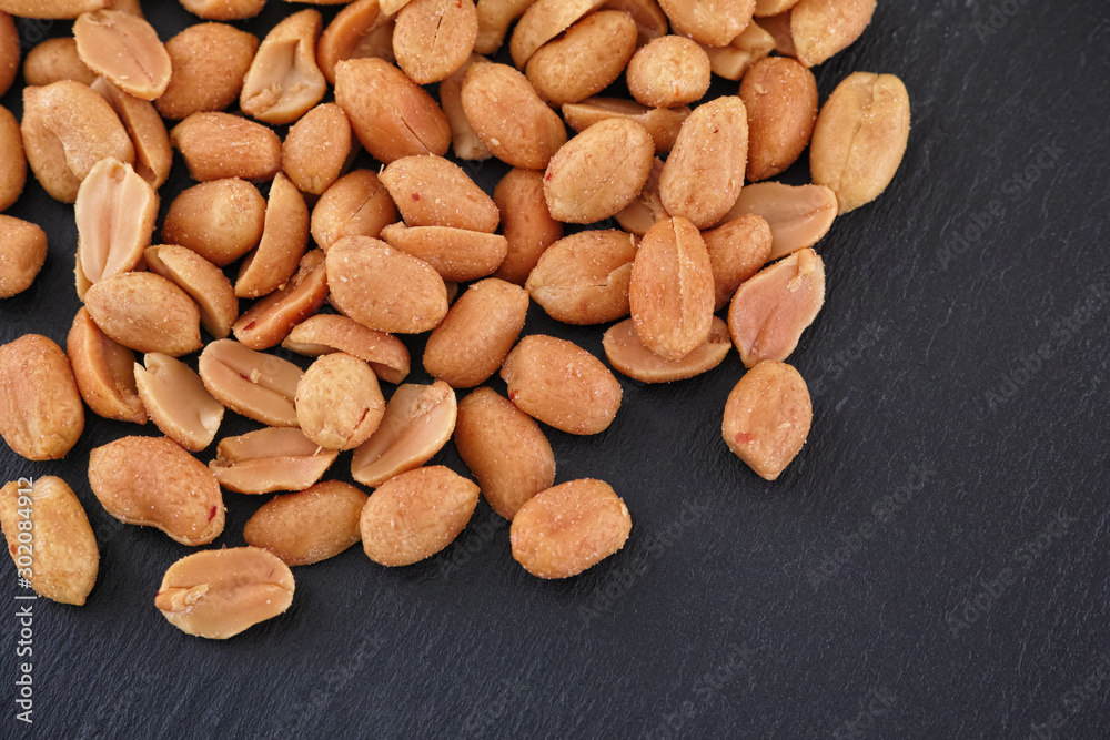 Obraz premium Lightly salted roasted peanuts