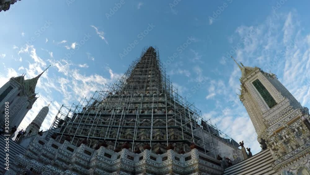 timelapes of wat arun temple in bangkok thailand timelapes of wat arun temple in bangkok thailand