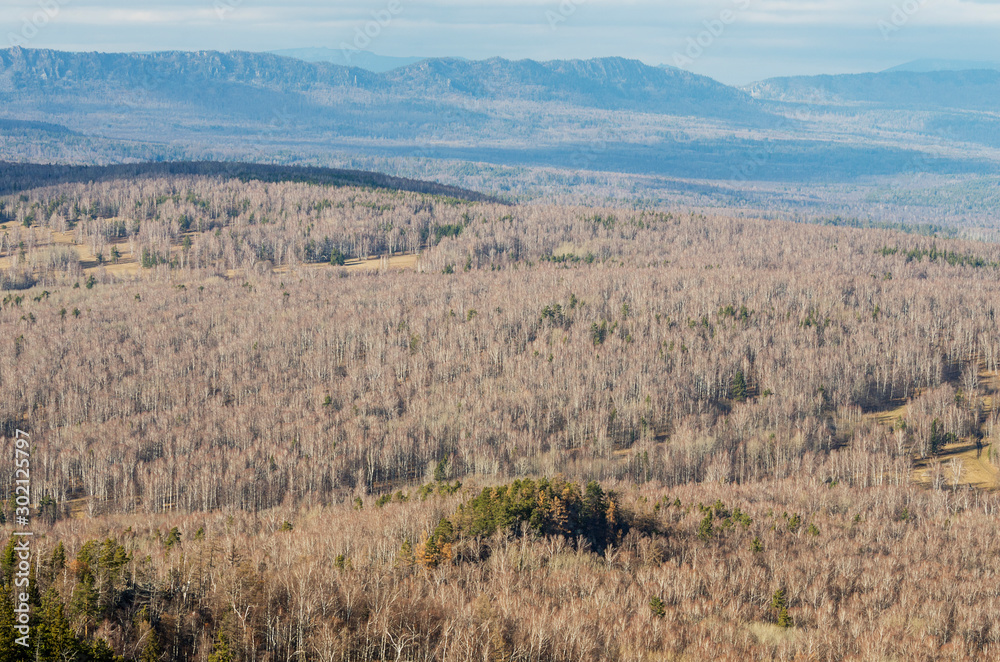 Fototapeta premium South Urals. Autumn mountains. View of the Bakty and Kumardak ridges.