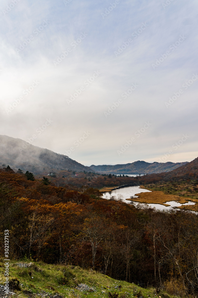 紅葉した沼に雲が降りてくる/This wetland is the awakening of Gunma Prefecture in Japan. 紅葉した沼に雲が降りてくる/This wetland is the awakening of Gunma Prefecture in Japan.