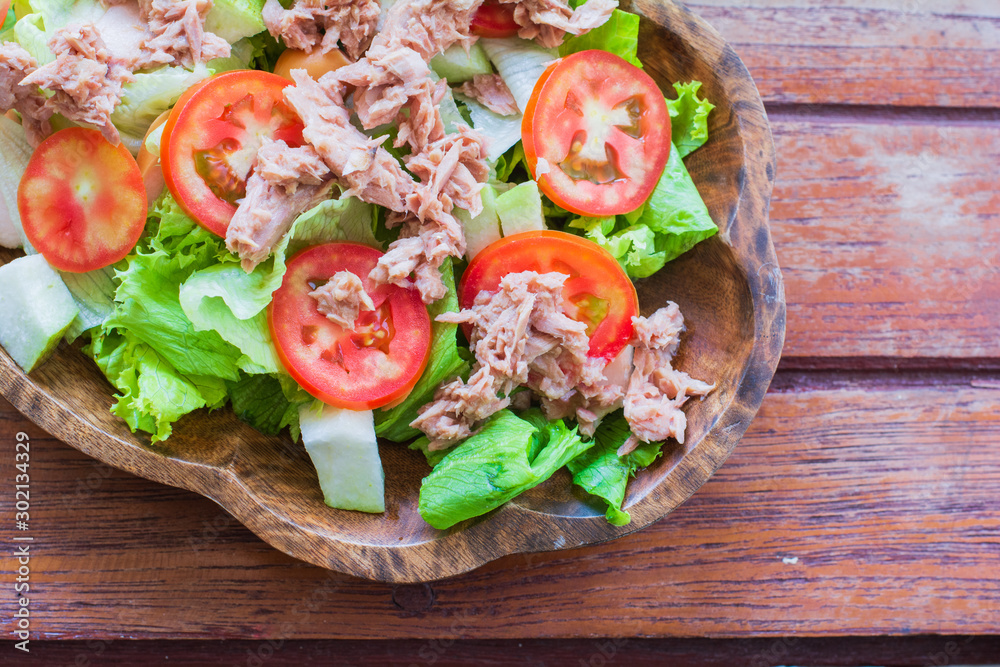 Tuna salad with red raw tomato, fresh lettuce. Hight vitamins and low fat for loose weight. Heathy food concept. Tuna salad with red raw tomato, fresh lettuce. Hight vitamins and low fat for loose weight. Heathy food concept.
