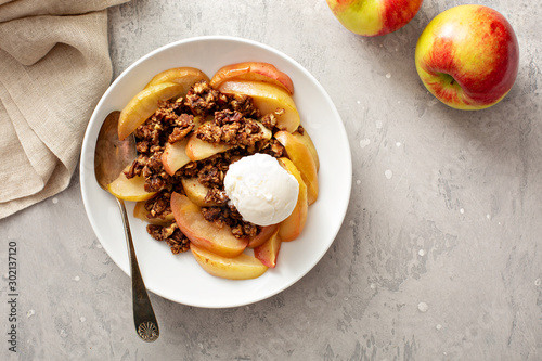 Canvas Print Healthy gluten free apple crisp or crumble with cinnamon and pecans topped with