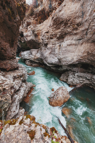 Obraz na plátně Gorge with a mountain river with a vibrant turquoise water between the rocks