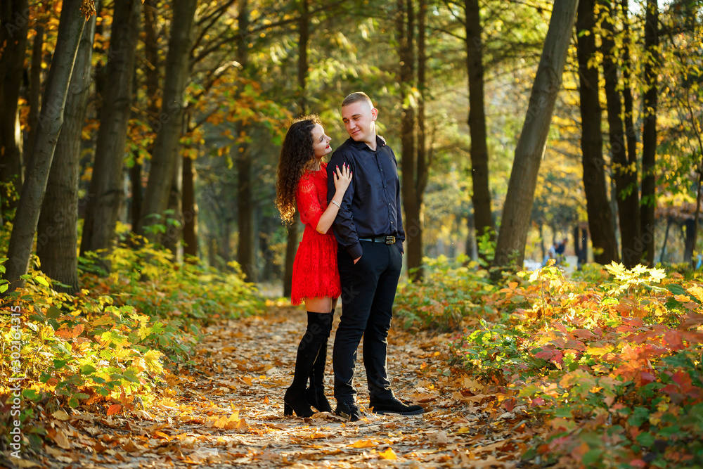 Fototapeta premium Beautiful couple in the autumn forest