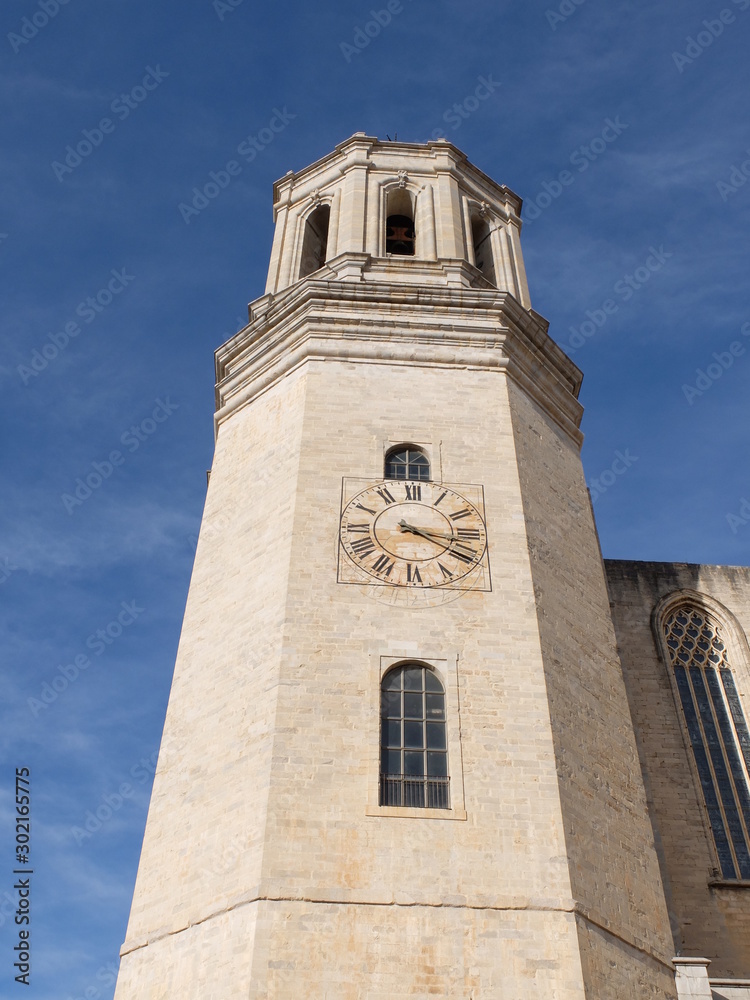 Obraz premium Horloge de clocher qui donne l'heure du temps