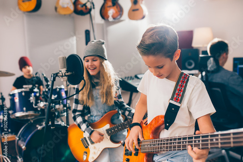 Billede på lærred kids rock band in music studio