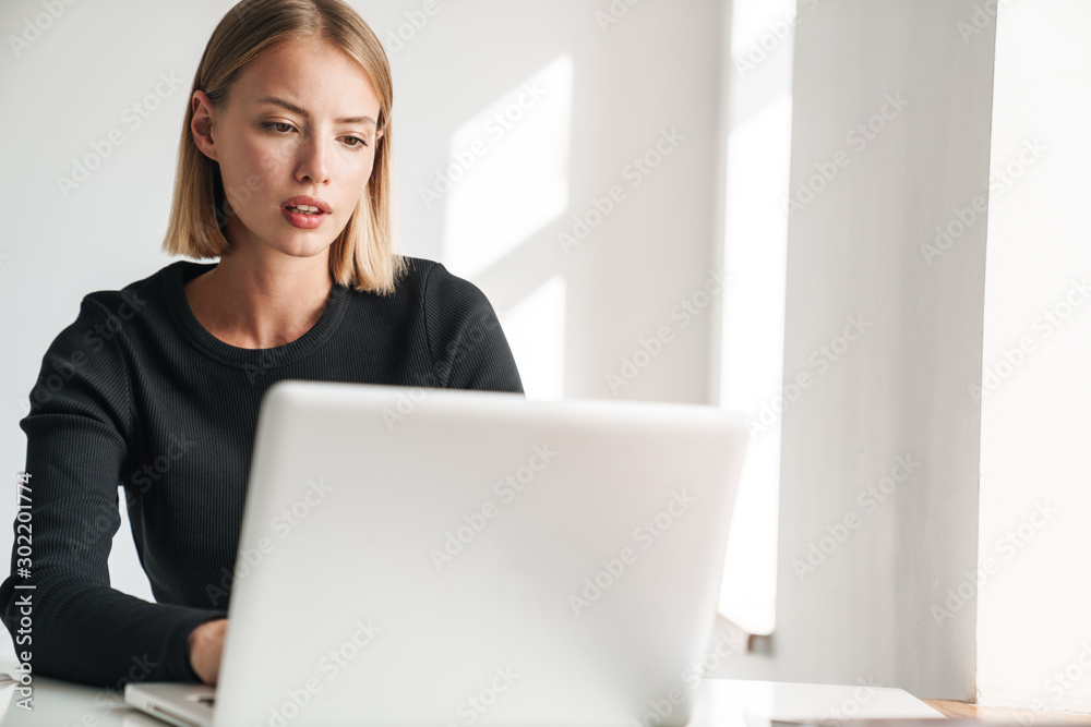 Confident attractive young business woman Confident attractive young business woman