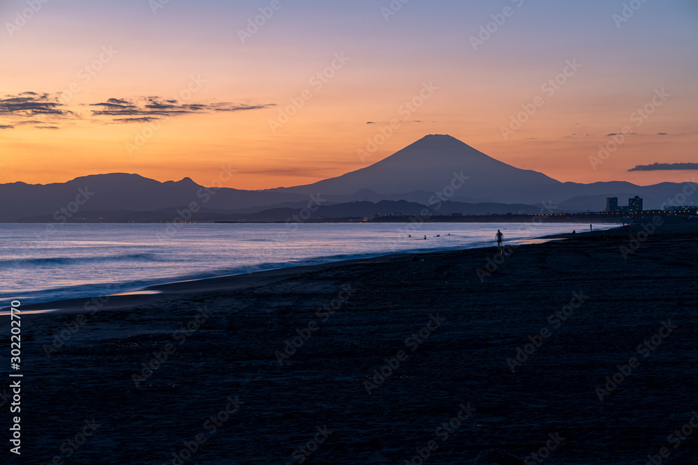 富士山と夕焼け（鵠沼海岸）