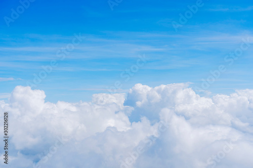 Fototapeta Naklejka Na Ścianę i Meble -  The sky is full of clouds floating around, The atmosphere is on the plane.