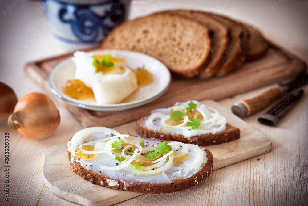 Schmalzbrot mit Zwiebelringe Schmalzbrot mit Zwiebelringe