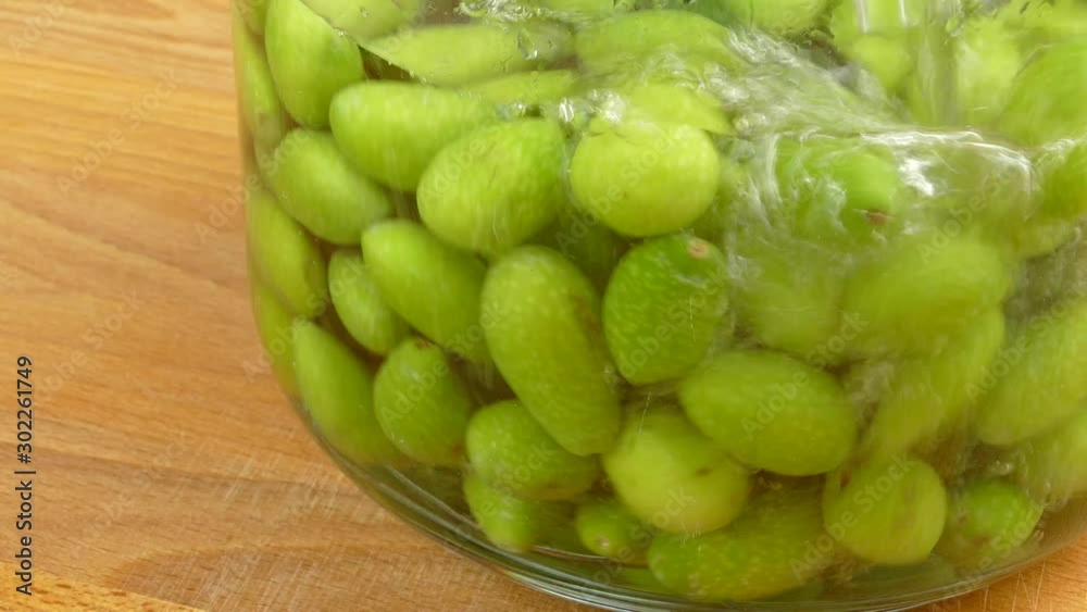 watering fresh green olives to ferment and remove bitter compunds watering fresh green olives to ferment and remove bitter compunds