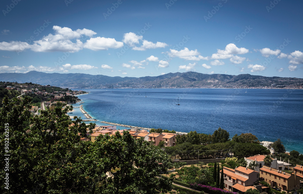 Veduta dello stretto di Messina