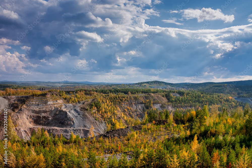 Obraz premium View of the quarry and the old mine from the observation platform.