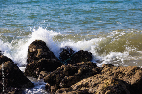 Ocean waves crashing on the rocks © efonin