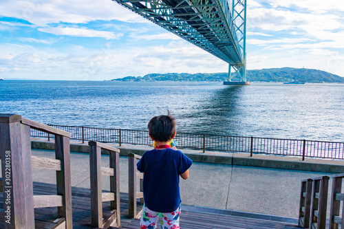 Akashi Kaikyo Bridge and a boy. Tarumi-ku, Kobe City, Hyogo Prefecture, Japan