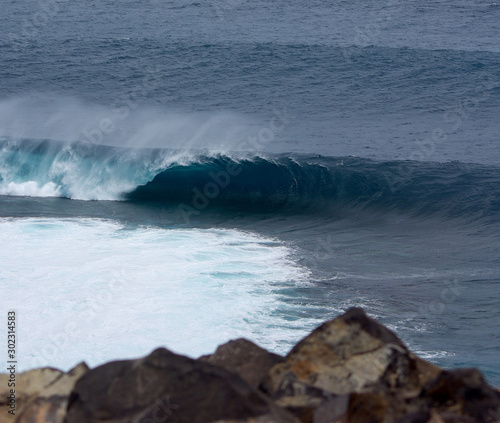Принти на полотні The strength and energy of the Atlantic Ocean with a rough sea through a storm i