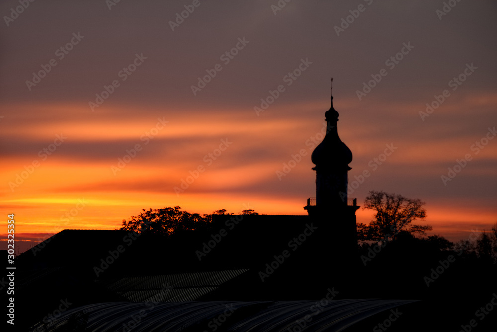 Kirche vor Abendrot