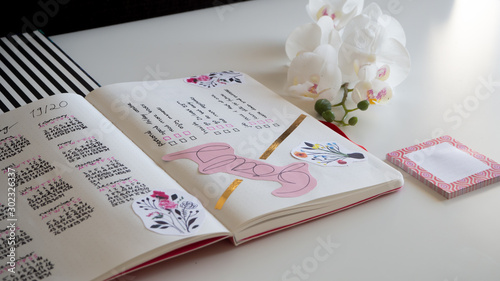 Foto Journaling life style, Bullet Journal - Planer - Notebook - diagonal top view is