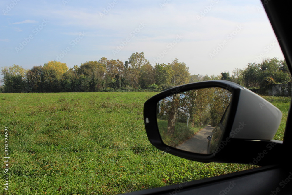 Guidare in campagna in autunno