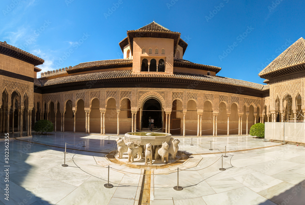 Obraz premium Court of Lions in Alhambra palace in Granada