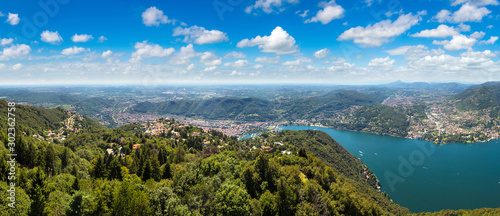 Fototapeta Naklejka Na Ścianę i Meble -  Panoramic view of lake Como in Italy