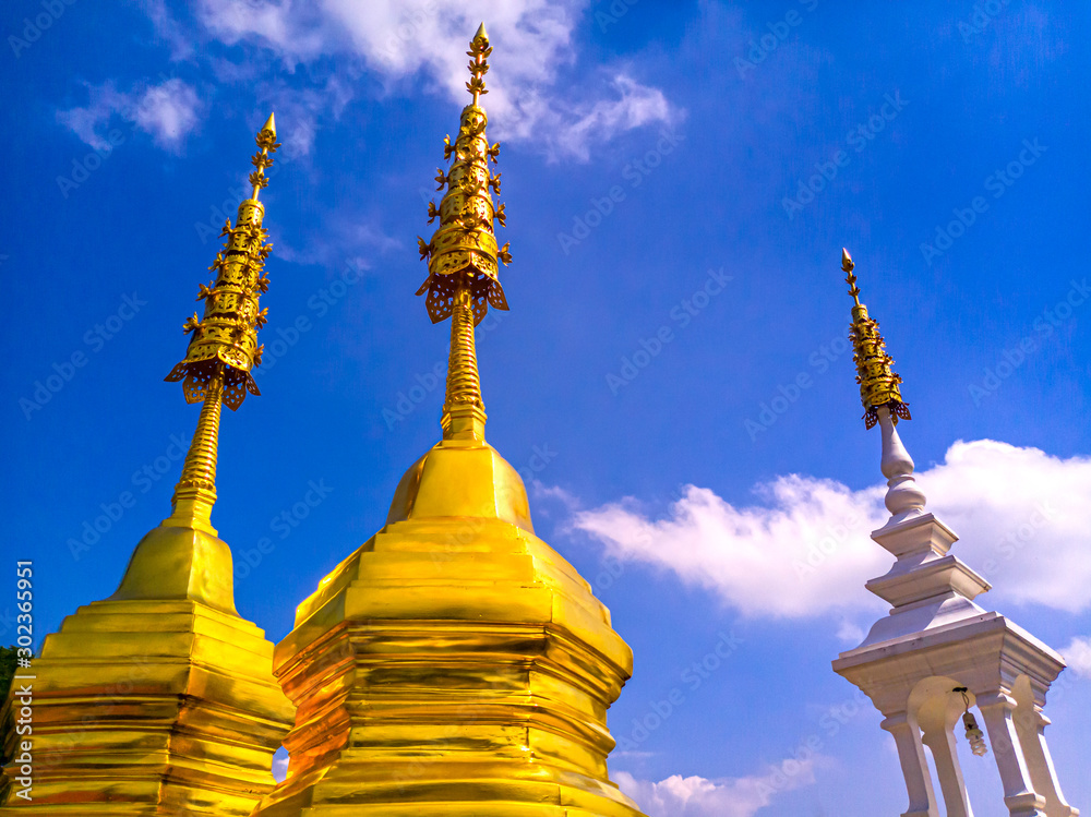 Fototapeta premium Gold Buddha beautiful pagoda over sky background
