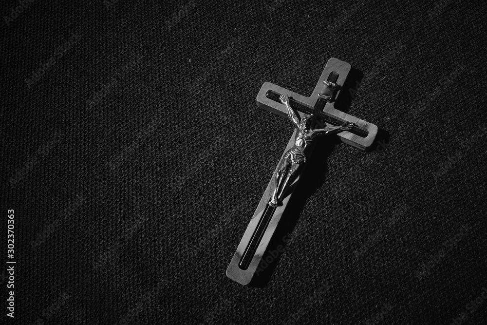 Φωτογραφία Good friday, Scene of the wooden cross with metal Jesus Christ, top view on the