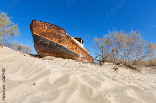 Slika na platnu Rustic boat on a ship graveyard on a desert around Moynaq, Aral sea, Uzbekistan