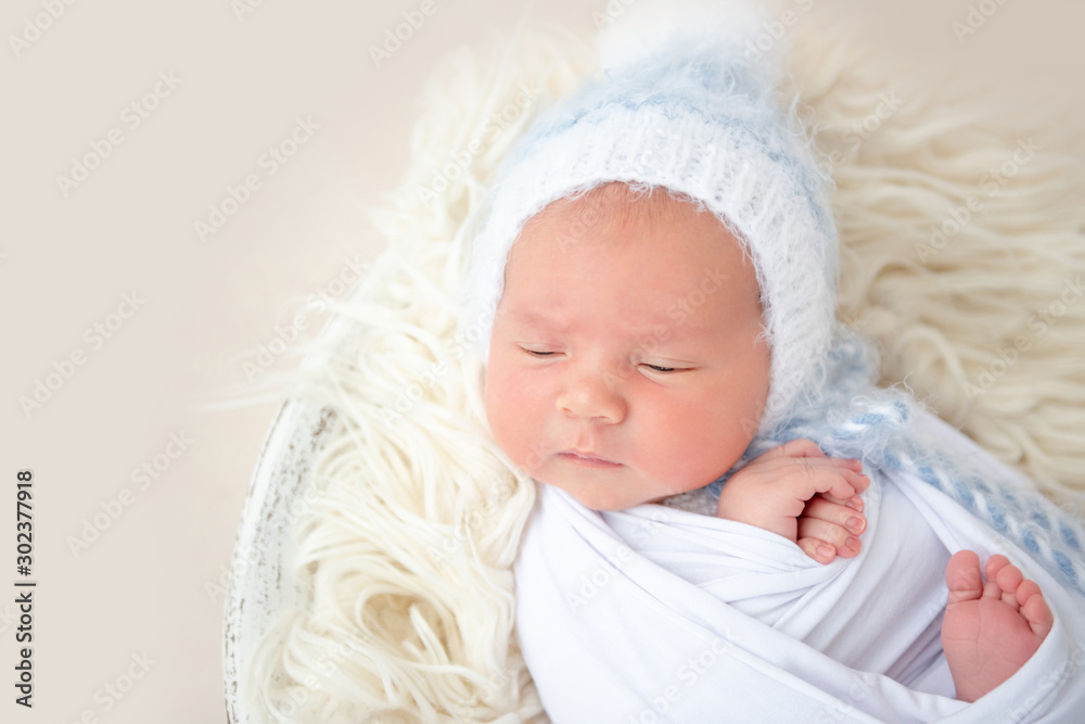 Charming newborn lying awake - obrazy, fototapety, plakaty 