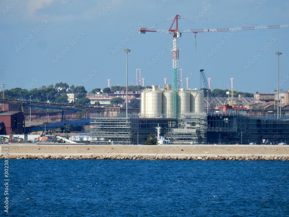 Taranto - Cantiere edile al porto commerciale Taranto - Cantiere edile al porto commerciale