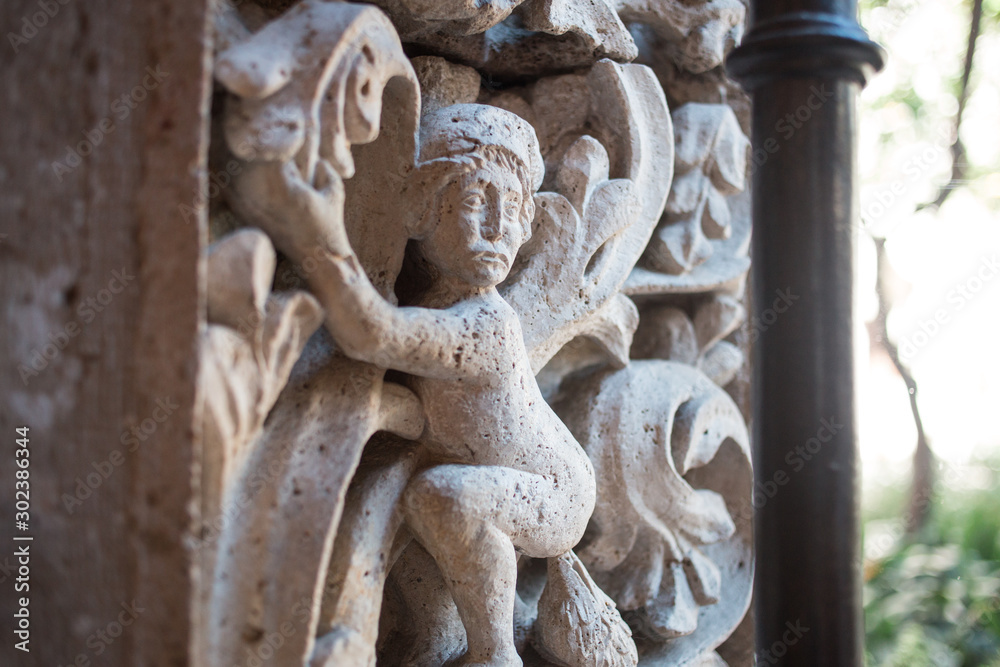 Obraz premium stone, sculpture, ancient, architecture, statue, art, temple, religion, asia, old, detail, relief, carving, culture, travel, angkor, carved, wall, religious, wat, cambodia