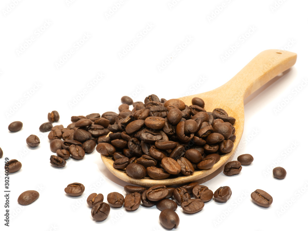 Obraz premium Coffee beans isolated on a white background