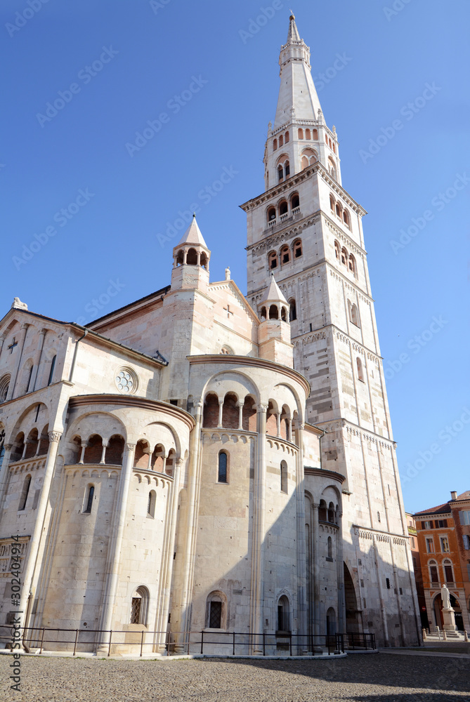 Fototapeta premium the Cathedral is a masterpiece of the Romanesque style. It was built in the year 1099 by the architect Lanfranco on the site of the sepulcher of San Geminiano.