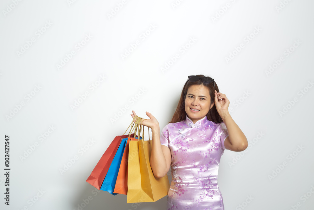 Woman asian shopping bag discount black friday Woman asian shopping bag discount black friday
