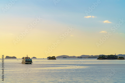 宮城県 日本三景 松島の島並と朝焼け photo