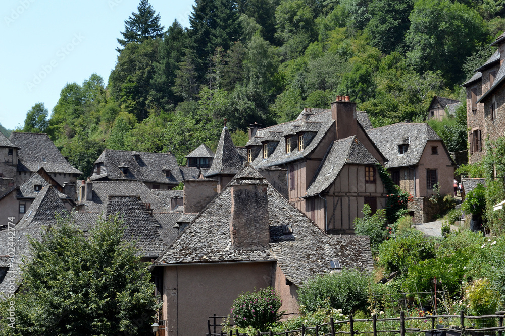 Village sur la route de Saint-Jacques-de-Compostelle, Conques, Aveyron, France Village sur la route de Saint-Jacques-de-Compostelle, Conques, Aveyron, France