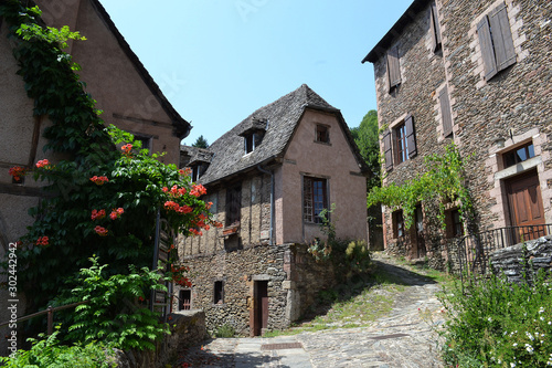 Village sur la route de Saint-Jacques-de-Compostelle, Conques, Aveyron, France