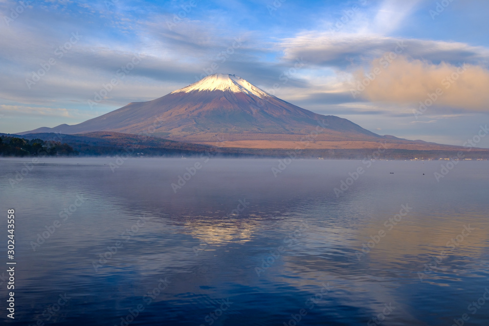 山中湖　朝の逆さ富士