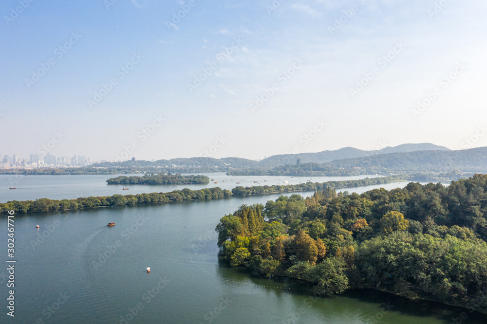 Fototapeta premium hangzhou west lake during autumn
