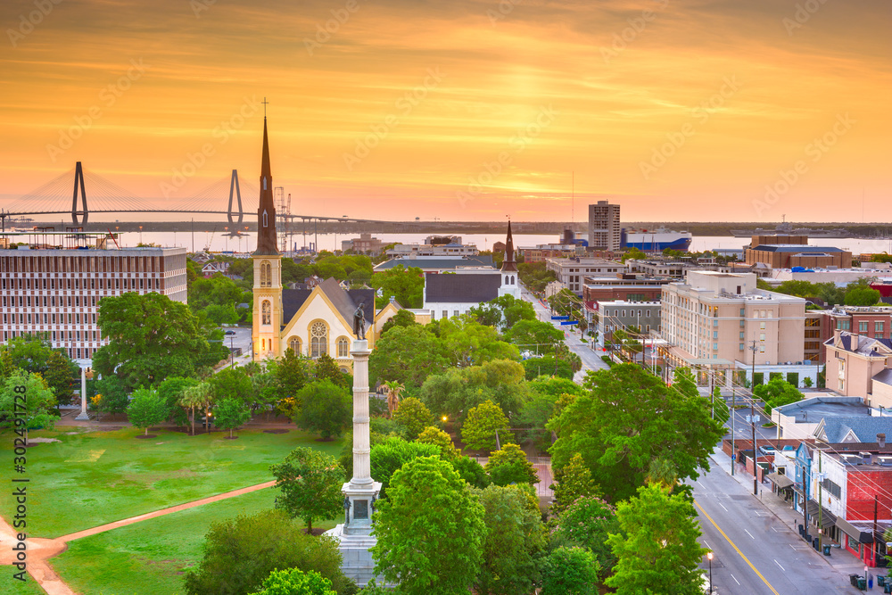 Obraz premium Charleston, South Carolina, USA skyline over Marion Square.