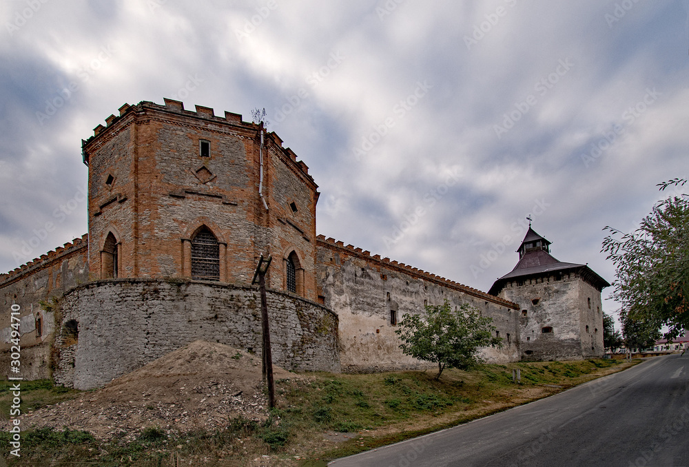 Die Ruine der Burg Medschybisch in der Ukraine